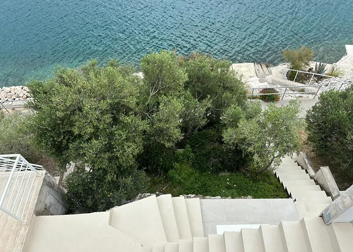 Διαμέρισμα Fig Tree Komarna